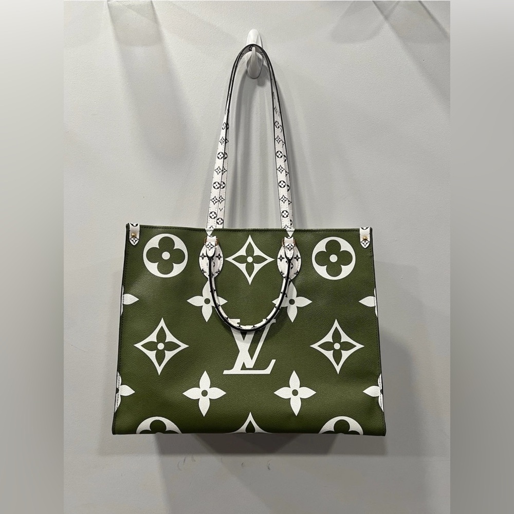 LOUIS VUITTON Limited Edition OnTheGo GM Tote Bag Green/White